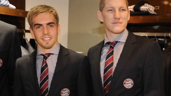 Einen Rang hinter Klose liegt Nationalmannschafts-Kollege Philipp Lahm. Auch der Bayern-Kapitän darf 24 Millionen Euro sein Eigen nennen. Etwas weniger hat Bastian Schweinsteiger: Auf dem Haushaltskonto Schweinsteiger-Brandner liegen 23,1 Millionen Euro.
