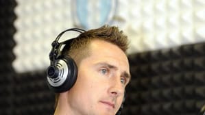 Der deutsche Fußballer mit dem bestgefüllten Bankkonto ist Miroslav Klose. Der Stürmer von Lazio Rom hat ein Vermögen von 24 Millionen Euro und belegt damit Rang 29.