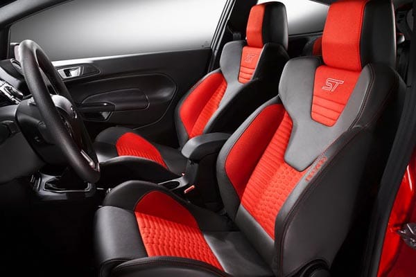 Im Ford Fiesta ST sind Recaro-Sportsitze serienmäßig.