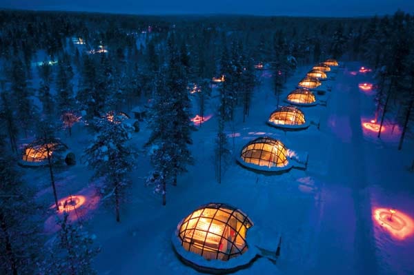 Im "Igloo Village" in Finnland können die Gäste zwischen einem Aufenthalt in einer traditionellen Blockhütte aus Holz, einer Nacht in einem Schneeiglu oder einer aufregenden Erfahrung in einem futuristischen Gals-Iglu wählen.