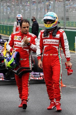 Verkehrte Welt bei Ferrari: Felipe Massa (li.) startet vor Fernando Alonso. Die beiden fragen sich noch wie Lewis Hamilton an ihnen vorbeigekommen ist.