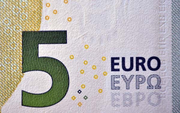 Eine neue Fünf-Euro-Banknote der "Europa-Serie".