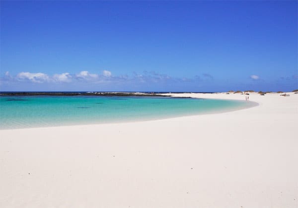 Playa del los Lagos/Fuerteventura: Der vielleicht schönste Strandabschnitt der kanarischen Insel Fuerteventura befindet sich nördlich vom kleinen Dörfchen El Cotillo.