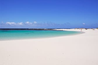 Playa del los Lagos/Fuerteventura: Der vielleicht schönste Strandabschnitt der kanarischen Insel Fuerteventura befindet sich nördlich vom kleinen Dörfchen El Cotillo.
