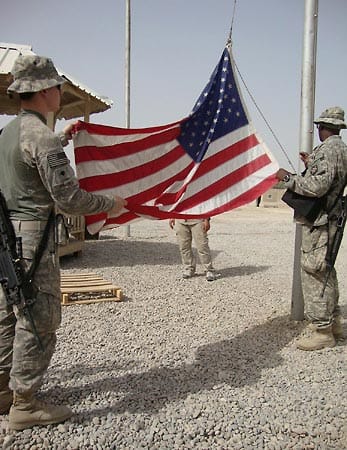 Im Dezember 2011 verlassen die letzten amerikanischen Soldaten den Irak. Siegesfeiern zum zehnten Jahrestag der Invasion wird es nicht geben. Der Diktator ist tot. Von Frieden und Demokratie ist das Land aber weit entfernt.