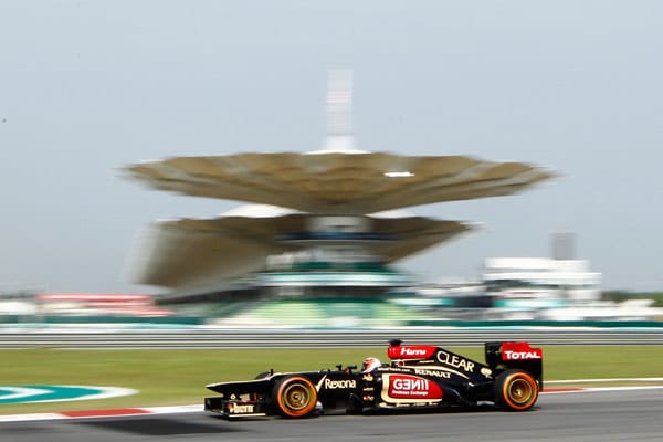 Der Formel-1-Fan erkennt es sofort: Kimi Räikkönen befindet sich auf dem Sepang International Circuit.