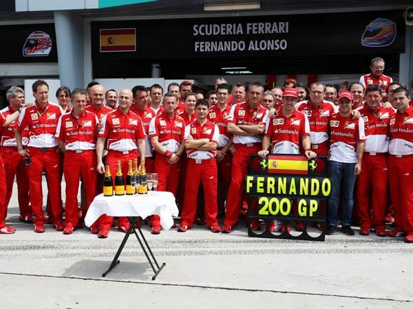Fernando Alonso feiert in Sepang seinen 200. Grand Prix.
