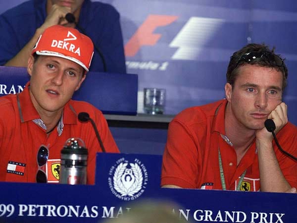 Michael Schumacher und Eddie Irvine waren zwischen 1996 und 1999 Kollegen bei Ferrari und stichelten bei jeder Gelegenheit gegeneinander.