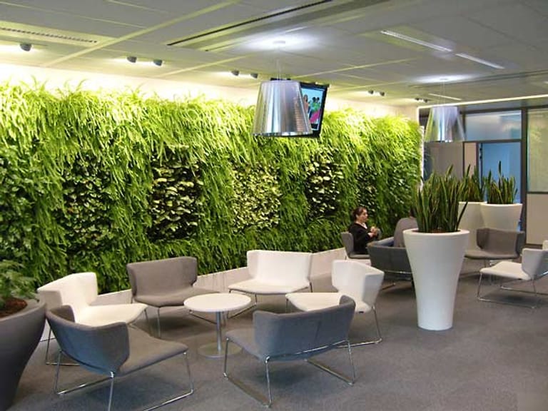 "Hängende Gärten": Pflanzwand von Hydroflora im Business-Umfeld