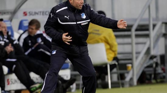 U-23-Coach Frank Kramer folgt auf Babbel, ist für die 1899-Verantwortlichen jedoch nur eine Interimslösung. Nach zwei Niederlagen darf sich der Coach wieder um die Regionalligamannschaft kümmern. "Ich habe von Beginn an gesagt, dass ich mich bedingungslos in den Dienst des Vereins stelle. Das habe ich für die Bundesliga-Mannschaft gemacht und das werde ich mit dem gleichen Engagement auch wieder für die U23 tun", sagt Kramer.