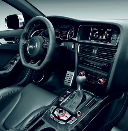 Wie gewohnt: Das Cockpit im Audi RS5.