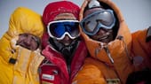 Simone Moro, Denis Urubko und Cory Richards am Gasherbrum II.