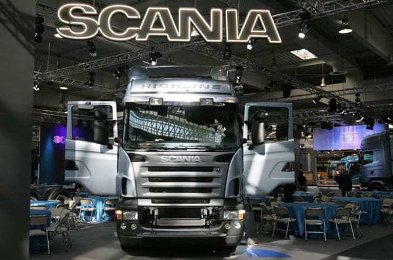 Scania: Im Bereich der Lastwagen über 16 Tonnen und großer Reisebusse gilt der 1891 gegründete schwedische Hersteller Scania als drittgrößter Hersteller weltweit. Scania, das auch Schiffs- und Industriemotoren herstellt, beschäftigt mehr als 35.000 Mitarbeiter. Volkswagen ist mit rund 46 Prozent Kapitalanteil und 71 Prozent des Stimmrechts größter Anteilseigner.