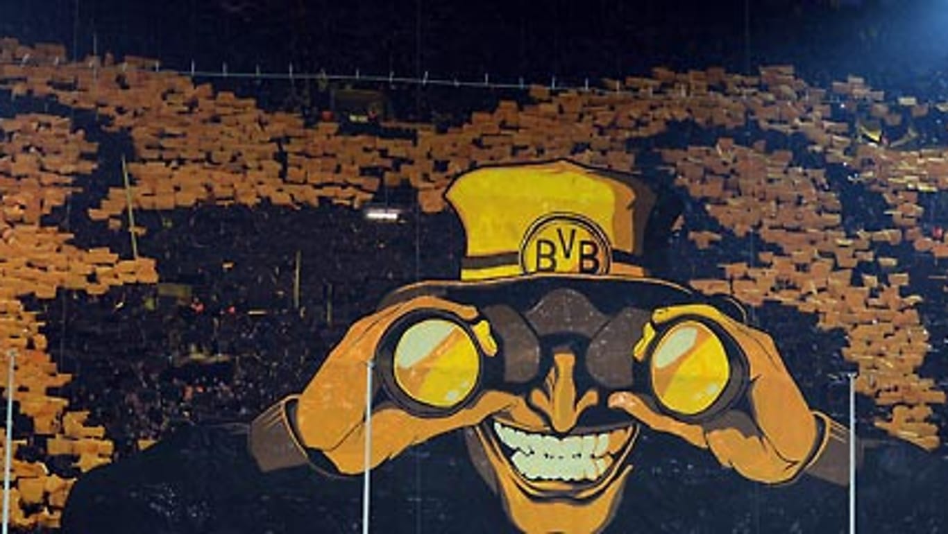 Die Choreographie der BVB-Südtribüne sorgt schon vor Anpfiff für Gänsehautstimmung.