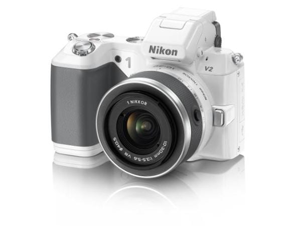 Nikon-Systemkamera in Schwarz oder Weiß