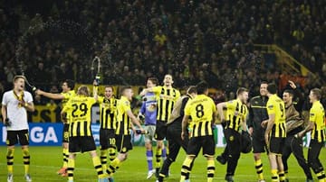 Borussia Dortmund schafft Champions-League-Viertelfinale 2012/2013 Unglaubliches: In der Nachspielzeit des Rückspiels gegen den FC Malaga vor heimischer Kulisse dreht der BVB ein 1:2 in 69 Sekunden in einen 3:2-Sieg. Nach dem 0:0 im Hinspiel zieht Dortmund damit doch noch ins Halbfinale ein. Umjubelter Siegtorschütze ist Innenverteidiger Felipe Santana.