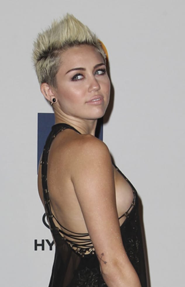 Vom braven Kinderstar mit langer Mähne zum Grunge-Girl mit blondiertem Kurzhaarschnitt: Miley Cyrus hat sich in den vergangenen Jahren ganz schön gewandelt. Hier ist sie bei der Grammy-Verleihung im Februar 2013 zu sehen.