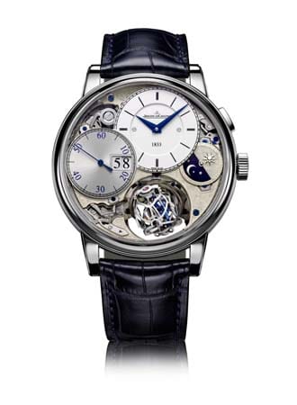Der Aufbau der "Master Grande Tradition Gyrotourbillon 3 Jubilée" erinnert an die Taschenuhren, welche die Manufaktur im Laufe des 19. Jahrhunderts anfertigte. Der Ein-Drücker-Chronograf hat einen integrierten digitalen Minutenzähler, der die Uhr zum ersten Jaeger-Digitalchronografen macht.