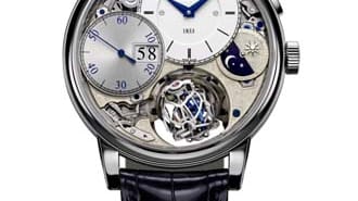 Der Aufbau der "Master Grande Tradition Gyrotourbillon 3 Jubilée" erinnert an die Taschenuhren, welche die Manufaktur im Laufe des 19. Jahrhunderts anfertigte. Der Ein-Drücker-Chronograf hat einen integrierten digitalen Minutenzähler, der die Uhr zum ersten Jaeger-Digitalchronografen macht.