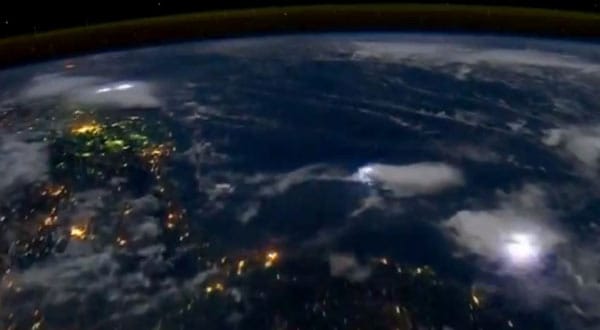 Gammablitze: Selten gelingen Satelliten Aufnahmen des Phänomens. Gammablitze: Selten gelingen Satelliten Aufnahmen des Phänomens.