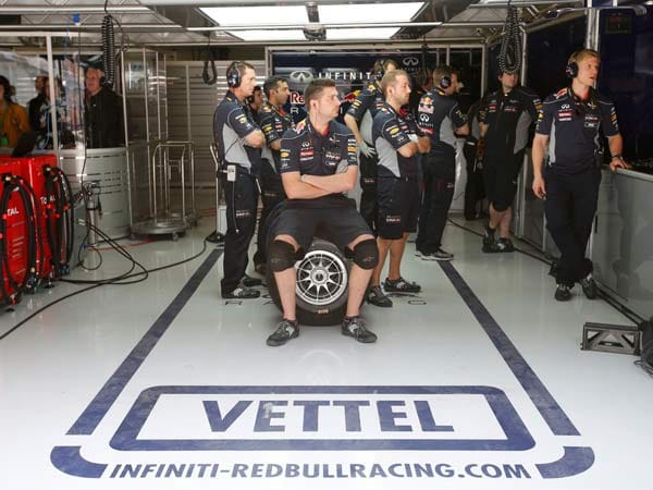 Die Box von Sebastian Vettel ist bereitet und frisch lackiert.
