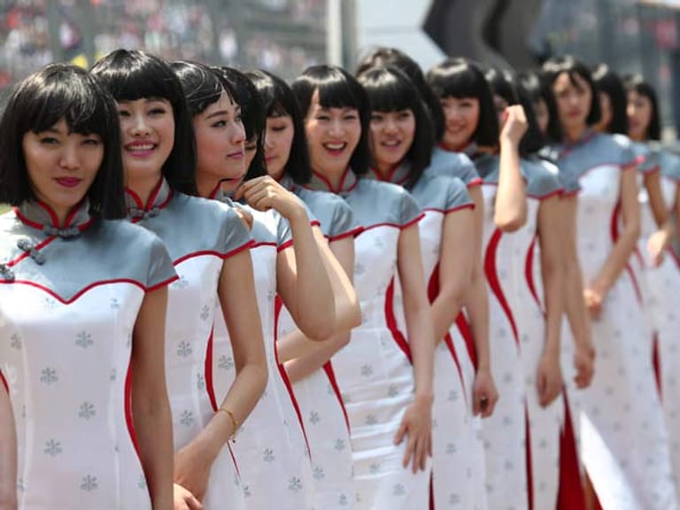 In Shanghai versprühen diese Damen gute Laune.