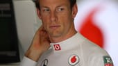 Formel-1-Pilot Jenson Button teilte sein Mitgefühl ebenfalls per Twitter mit: "Ich habe nach dem Aufstehen die fürchterlichen Nachrichten von den Explosionen gehört... Meine Gedanken sind bei den Menschen, die von der Detonation betroffen sind."
