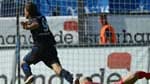 Das geht nicht gut los: Hertha BSC verliert am zweiten Spieltag beim FSV Frankfurt 1:3, hier verursacht Torwart Sascha Burchert einen Elfmeter und sieht die Rote Karte. Hertha hat nur einen Punkt aus zwei Spielen. Nach der Partie....