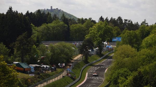 Faszination pur: Das 24-Stunden-Rennen auf der Nürburgring-Nordschleife.