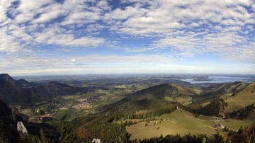 Ausblick auf den Chiemgau bei Aschau.