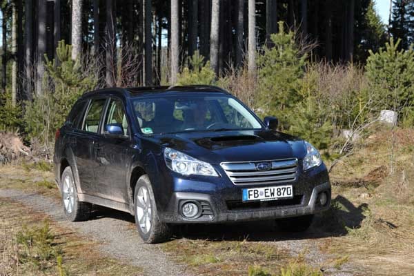 Modellpflege für den Subaru Outback: Den Mix aus Familienkombi und Geländewagen gibt es nun auch als Diesel-Automatik.
