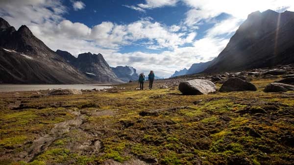 Huberbuam auf dem Weg zum Mount Asgard auf Baffin Island.