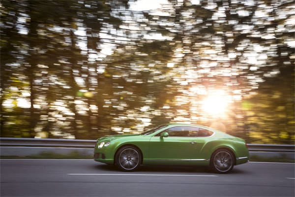 Ein Öko-Mobil wird der Bentley trotz der grünen Lackierung nicht – der Verbrauch lag während unser Testfahrten selten unter 20 Litern und somit weit entfernt von den offiziell angegebenen 14,5 auf 100 Kilometern.