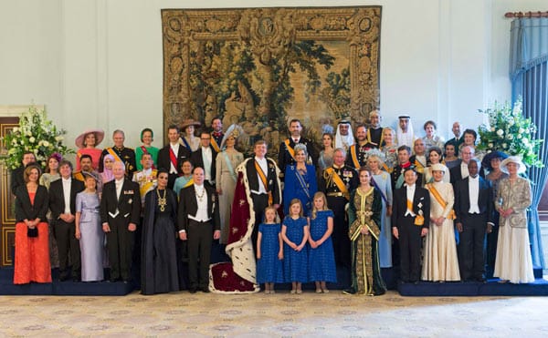 Willem-Alexander, Máxima, ihre Töchter und ihre Gäste