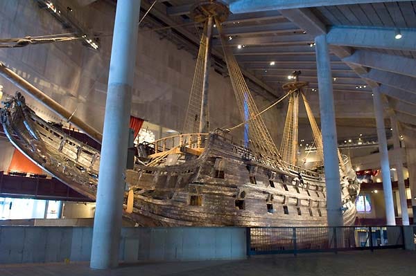 1961 wurde die erstaunlich gut erhaltene "Vasa" aus der Bucht von Stockholm gehoben und in jahrelanger Kleinarbeit restauriert.