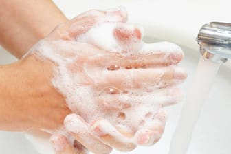 Hygiene: Nur jeder Dritte wäscht sich die Hände mit Wasser und Seife.