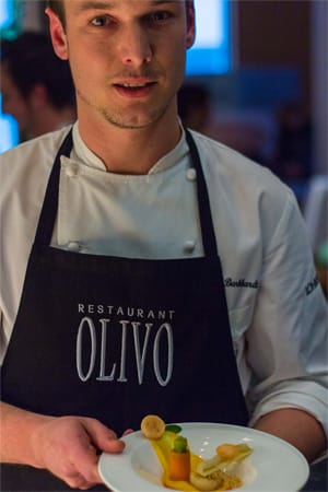 Besonders gut kam auch die Spezialität von Ein-Sterne-Koch Nico Burkhardt an. Er ist Küchenchef im Gourmet-Restaurant "Olivio" im Steigenberger Graf Zeppelin in Stuttgart.