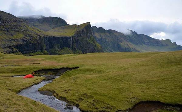 Zelten auf den Färøer-Inseln.