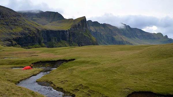 Zelten auf den Färøer-Inseln.