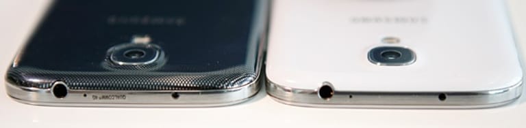 Das Galaxy S4, hier in den beiden derzeit lieferbaren Farben Schwarz und Weiß, ist extrem dünn. Der chromfarbene Rand lässt es von der Seite sogar elegant aussehen.