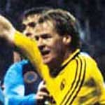 Zu früh gejubelt: 1987 wähnt sich der BVB gegen den FC Brügge auf einem guten Weg Richtung Viertelfinale des UEFA Cups. Doch die Mannschaft um Murdo McLeod bringt das Kunststück fertig, einen 3:0-Hinspielsieg noch zu verspielen. Nach 120 Minuten in Belgien steht es 0:5 und erneut ist für die Borussia Endstation.