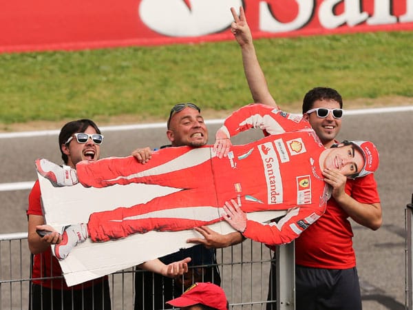 Der Große Preis von Spanien ist Fernando Alonsos Heimrennen. Klar, dass er hier viele Fans hat.