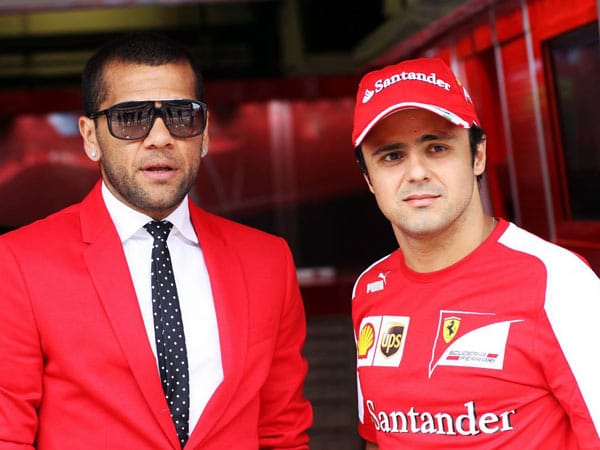 Der Fußball-Star Dani Alves (li.) besucht seinen brasilianischen Landsmann Felipe Massa.