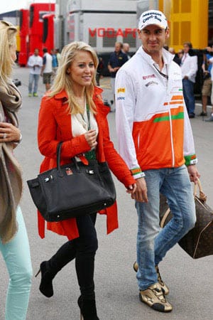 Adrian Sutil wird von seiner Freundin Jennifer Becks zur Strecke begleitet.
