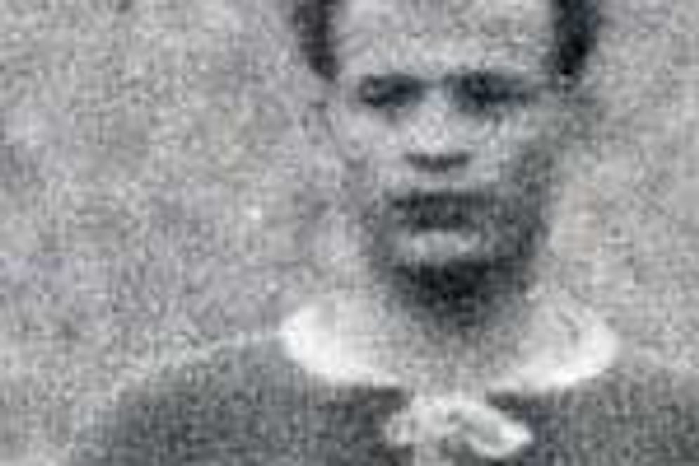 Der erste Auftritt einer deutschen Mannschaft im Endspiel des Europapokals der Landesmeister ist ziemlich spektakulär, aber leider nicht erfolgreich. 1960 stellt sich Eintracht Frankfurt dem Weißen Ballett um Alfredo di Stefano (li.) entgegen. Die Hessen bieten eine starke Leistung, kassieren aber eine legendäre 3:7-Niederlage gegen Real Madrid. Die Königlichen holen damit ihren fünften Titel in Folge.
