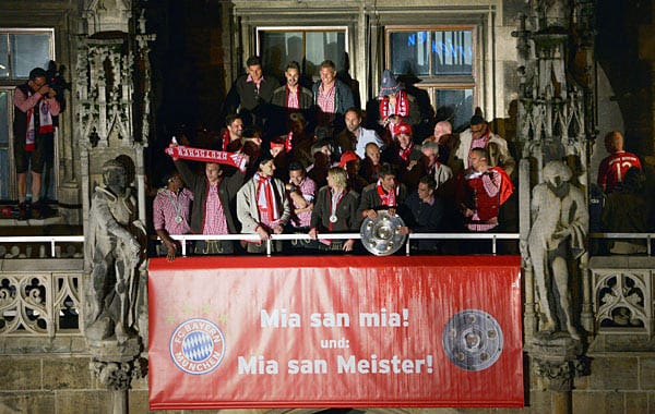 Am Abend ging es dann mit der obligatorischen Feier auf dem Rathausbalkon weiter.