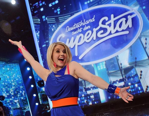 Beatrice Egli darf sich zurecht freuen: Die süße Schweizerin holte sich den DSDS-Titel unter anderem mit dem Bohlen-Song "Mein Herz".