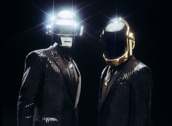Im November 2000 landeten die im Elektropop beheimateten Daft Punk ihren ersten Welthit. Mit "One More Time" stürmten die beiden Franzosen im Roboter-Look damals die Charts.