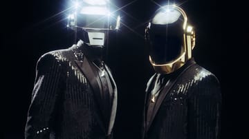 Im November 2000 landeten die im Elektropop beheimateten Daft Punk ihren ersten Welthit. Mit "One More Time" stürmten die beiden Franzosen im Roboter-Look damals die Charts.