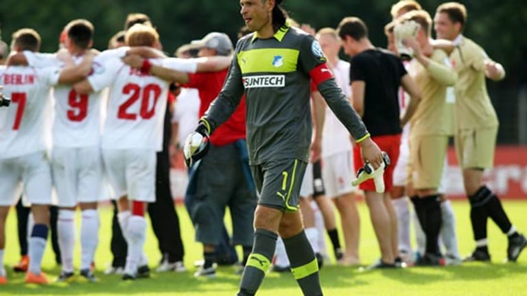 Im Sommer 2012 kommt Tim Wiese als großer Hoffnungsträger zur TSG 1899 Hoffenheim. Doch schon im DFB-Pokal setzt es eine deftige 0:4-Packung gegen den Regionalligisten Berliner AK.
